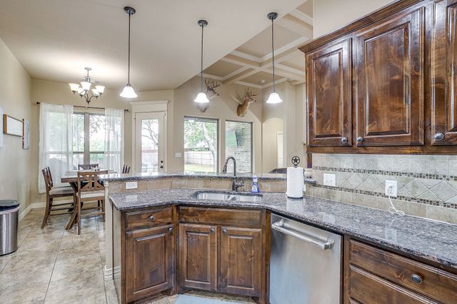 112 Heritage Place, Glen Rose, TX 76043