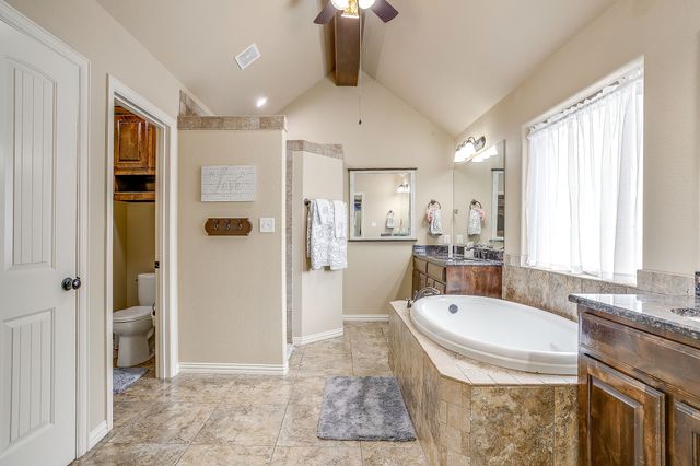 112 Heritage Place, Glen Rose, TX 76043