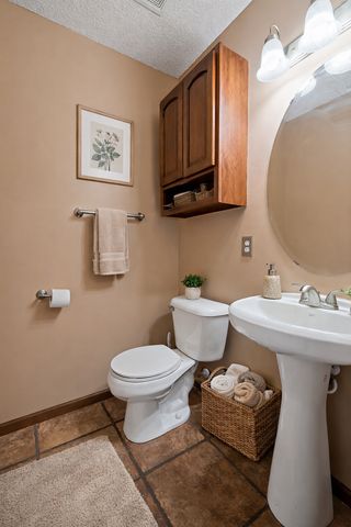 11003 Oak Grove Circle B, Woodbury, MN 55129