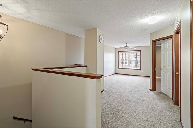 11003 Oak Grove Circle B, Woodbury, MN 55129