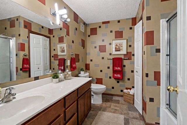 11003 Oak Grove Circle B, Woodbury, MN 55129