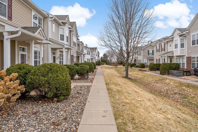 11003 Oak Grove Circle B, Woodbury, MN 55129