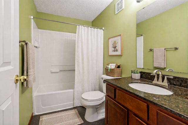 11003 Oak Grove Circle B, Woodbury, MN 55129