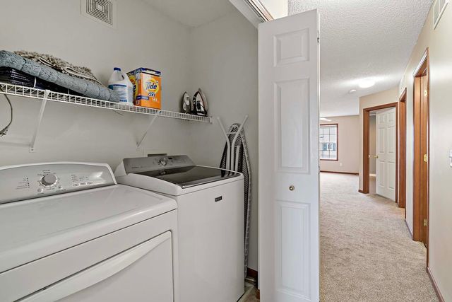 11003 Oak Grove Circle B, Woodbury, MN 55129