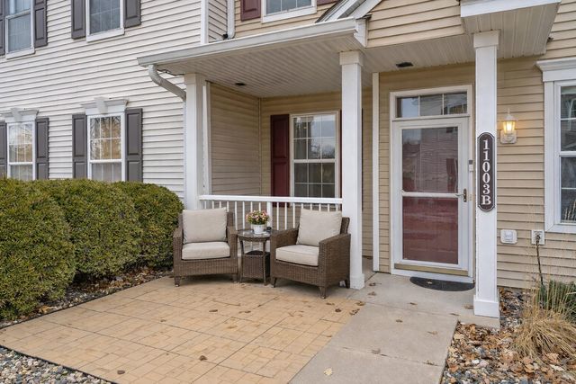 11003 Oak Grove Circle B, Woodbury, MN 55129