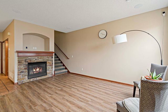 11003 Oak Grove Circle B, Woodbury, MN 55129