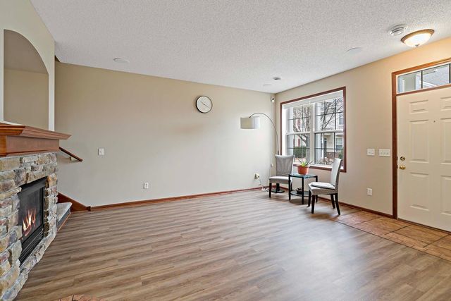 11003 Oak Grove Circle B, Woodbury, MN 55129