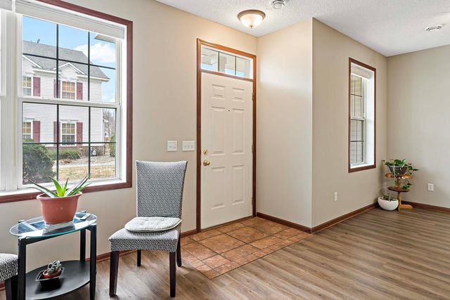 11003 Oak Grove Circle B, Woodbury, MN 55129