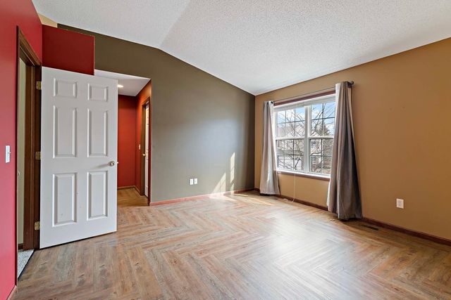 11003 Oak Grove Circle B, Woodbury, MN 55129