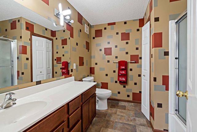 11003 Oak Grove Circle B, Woodbury, MN 55129