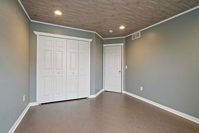 11003 Oak Grove Circle B, Woodbury, MN 55129