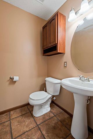 11003 Oak Grove Circle B, Woodbury, MN 55129