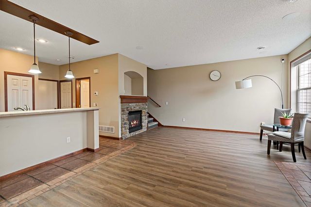 11003 Oak Grove Circle B, Woodbury, MN 55129