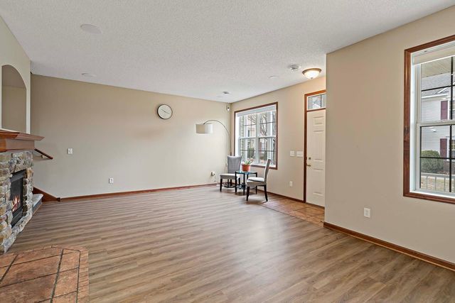 11003 Oak Grove Circle B, Woodbury, MN 55129