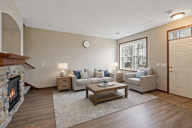 11003 Oak Grove Circle B, Woodbury, MN 55129