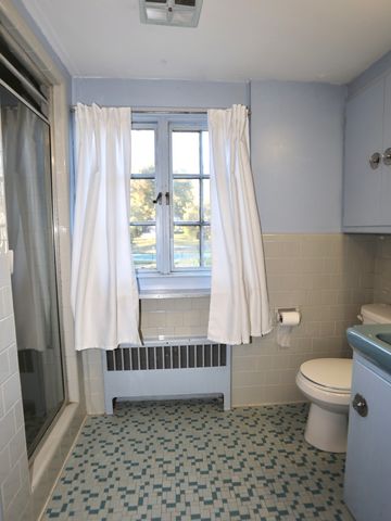 6 Rochelle St, Worcester, MA 01606