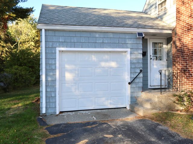6 Rochelle St, Worcester, MA 01606
