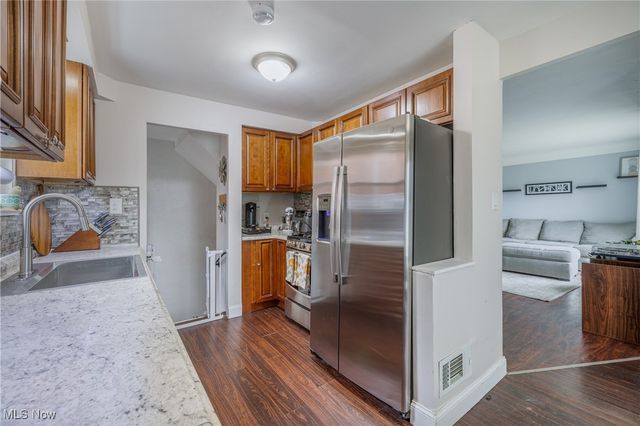 2922 Grovewood Avenue, Parma, OH 44134