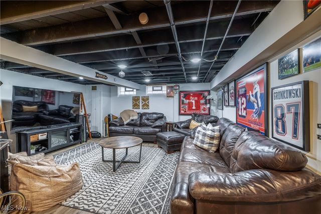 2922 Grovewood Avenue, Parma, OH 44134