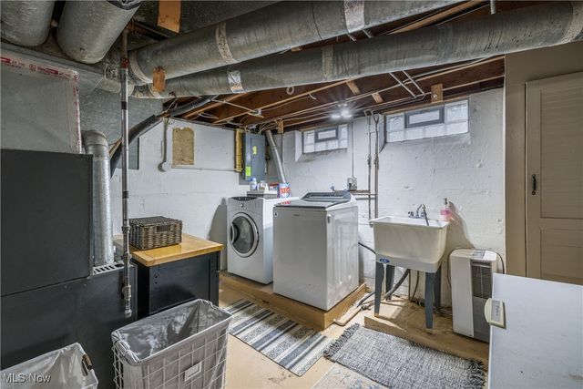 2922 Grovewood Avenue, Parma, OH 44134