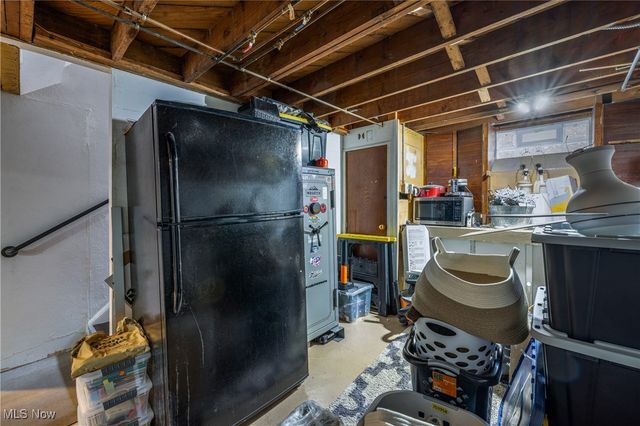 2922 Grovewood Avenue, Parma, OH 44134