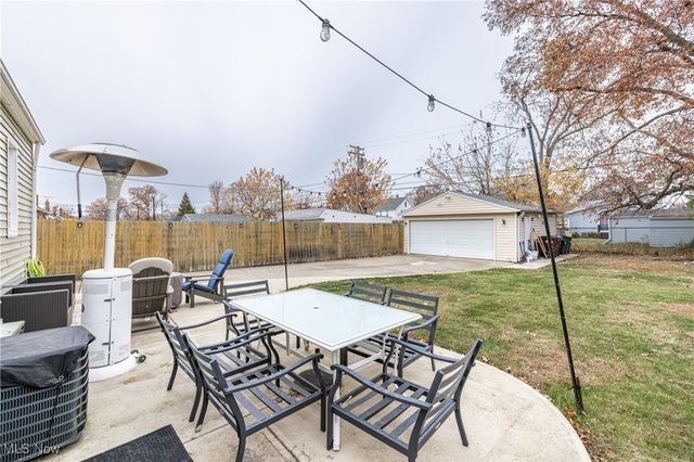 2922 Grovewood Avenue, Parma, OH 44134