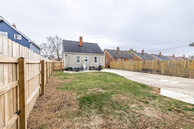 2922 Grovewood Avenue, Parma, OH 44134