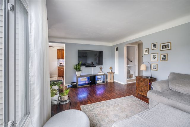 2922 Grovewood Avenue, Parma, OH 44134