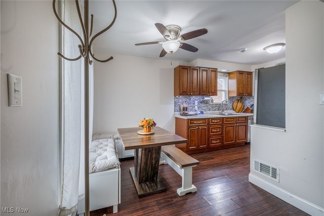 2922 Grovewood Avenue, Parma, OH 44134