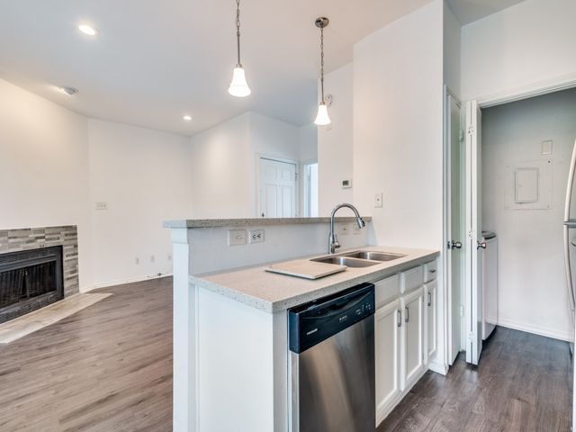 4113 Esters Road 605, Irving, TX 75038