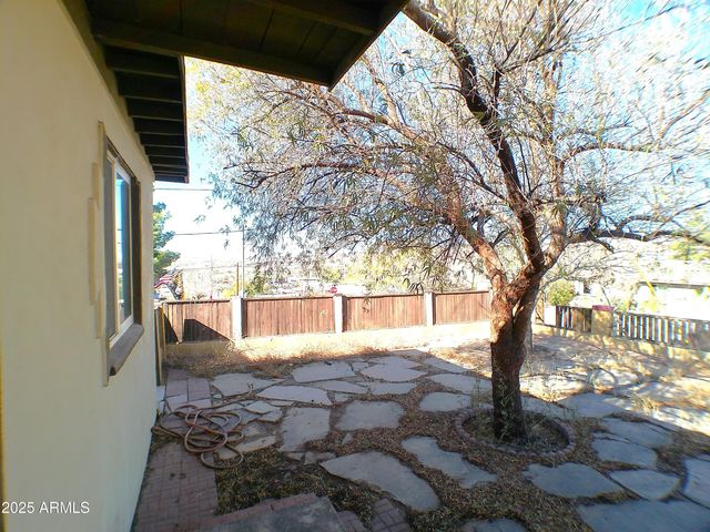 211 W Kiser Street, Superior, AZ 85173
