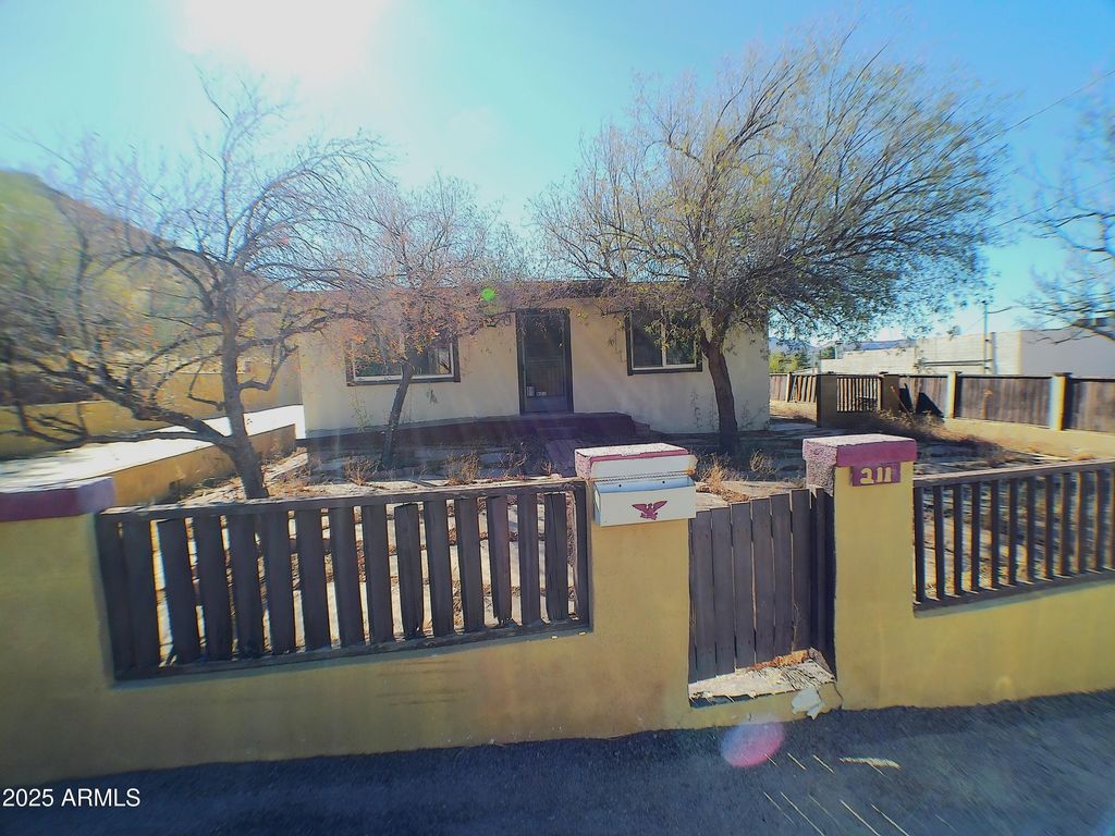 211 W Kiser Street, Superior, AZ 85173