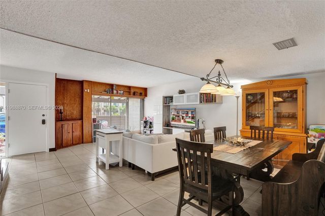 16465 NE 26th Avenue 18, North Miami Beach, FL 33160