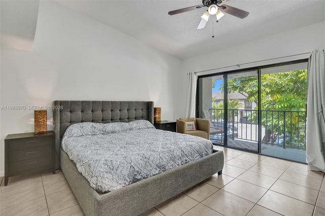 16465 NE 26th Avenue 18, North Miami Beach, FL 33160