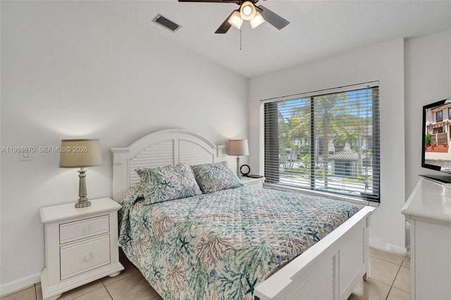 16465 NE 26th Avenue 18, North Miami Beach, FL 33160