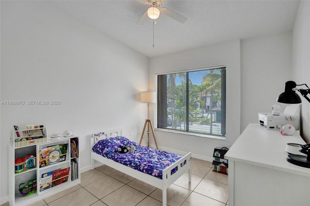 16465 NE 26th Avenue 18, North Miami Beach, FL 33160