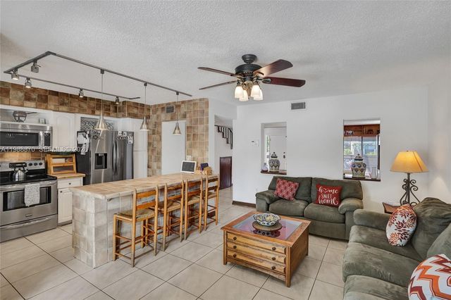 16465 NE 26th Avenue 18, North Miami Beach, FL 33160