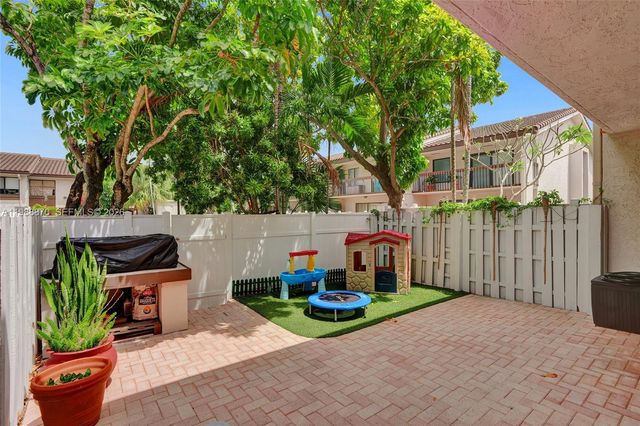 16465 NE 26th Avenue 18, North Miami Beach, FL 33160