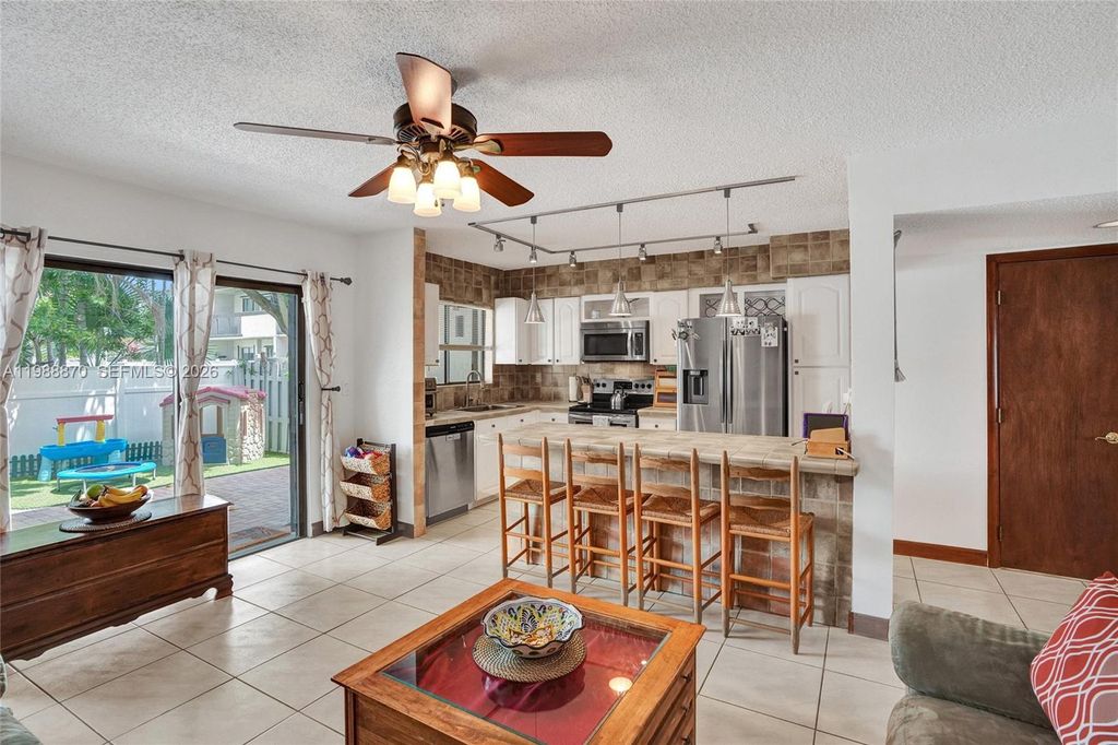 16465 NE 26th Avenue 18, North Miami Beach, FL 33160
