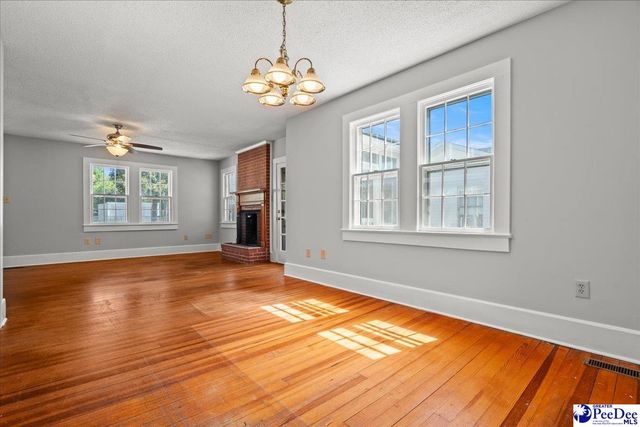 215 W Bond St, Marion, SC 29571