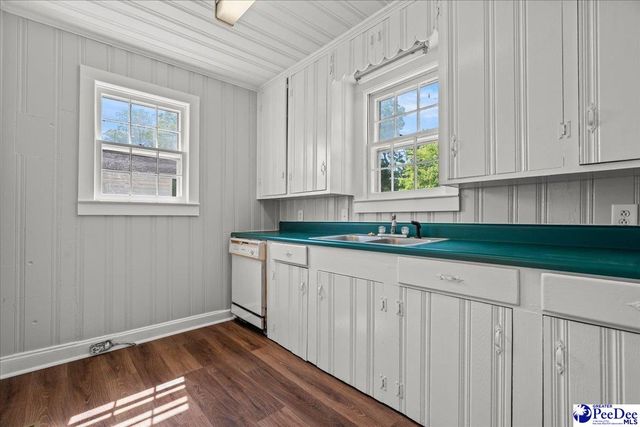215 W Bond St, Marion, SC 29571