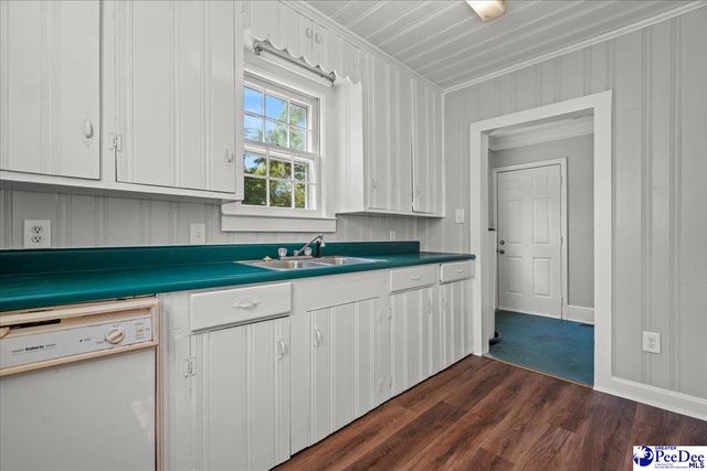 215 W Bond St, Marion, SC 29571