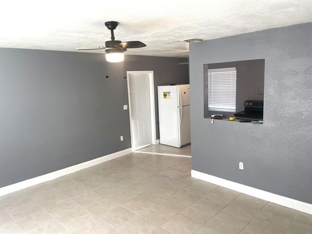 571 Sioux Road, Lantana, FL 33462