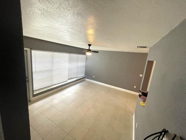 571 Sioux Road, Lantana, FL 33462