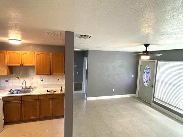 571 Sioux Road, Lantana, FL 33462