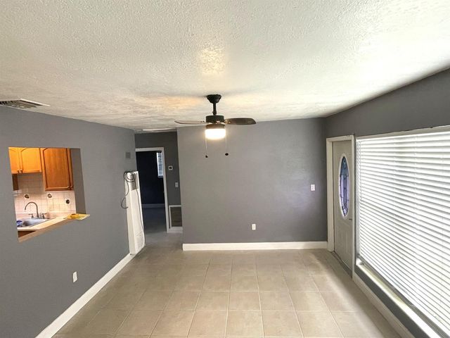 571 Sioux Road, Lantana, FL 33462
