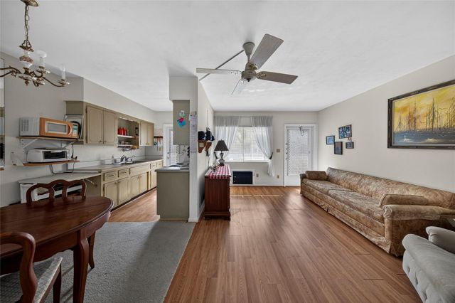 11 SW 4th Ave 18, Boca Raton, FL 33432