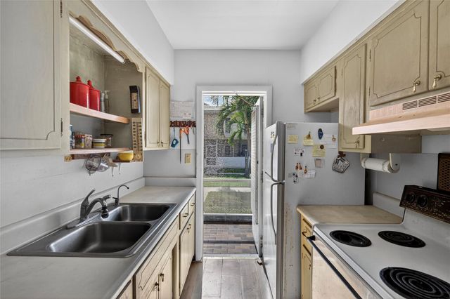 11 SW 4th Ave 18, Boca Raton, FL 33432