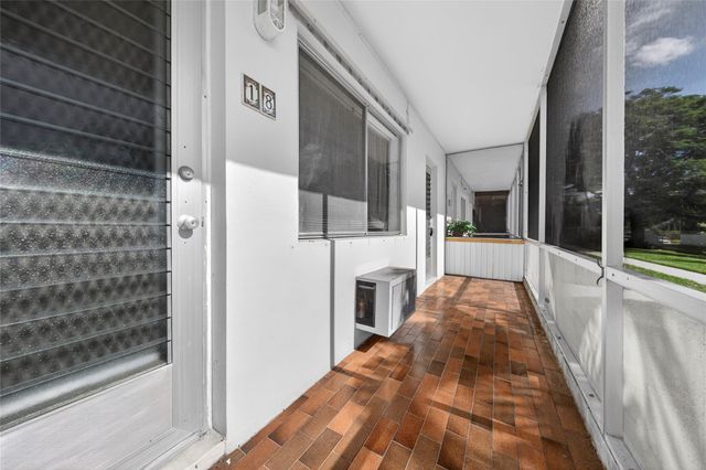 11 SW 4th Ave 18, Boca Raton, FL 33432