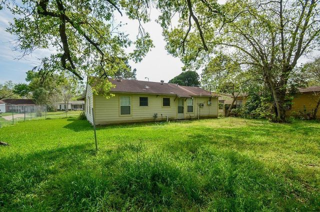 5515 Flamingo Drive, Houston, TX 77033